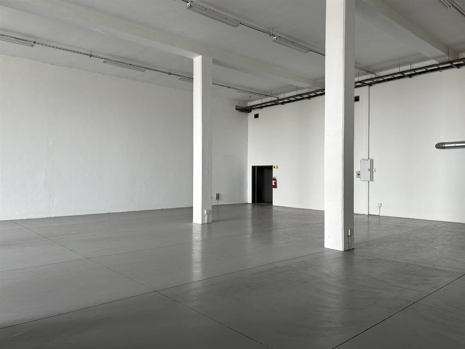492  m² Industrial space in Laser Park photo number 5