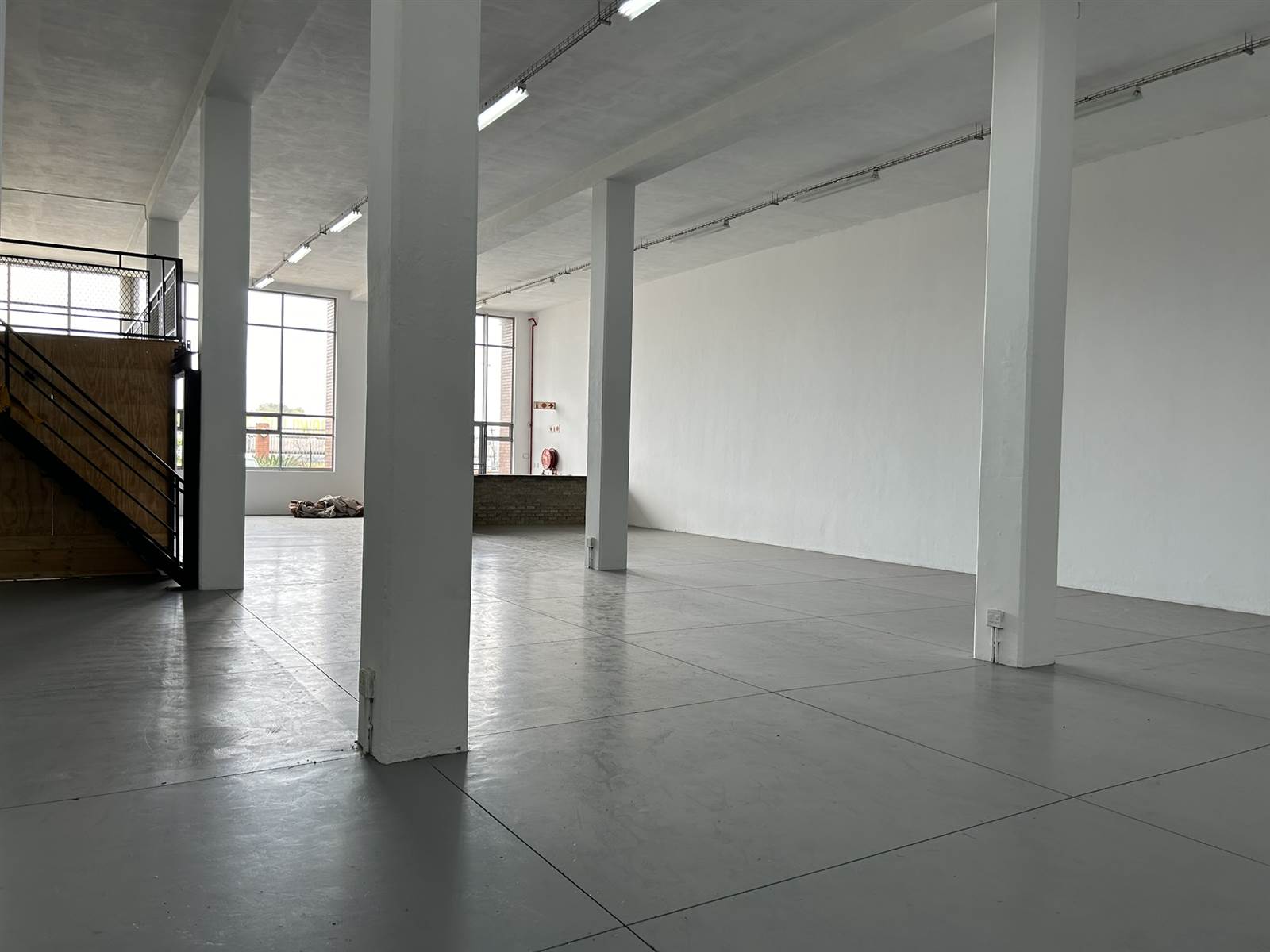 492  m² Industrial space in Laser Park photo number 3