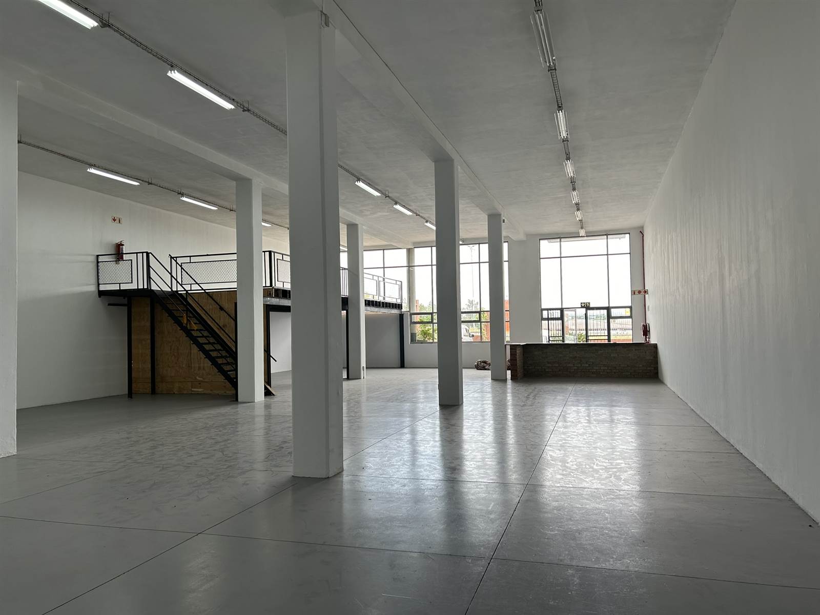 492  m² Industrial space in Laser Park photo number 1