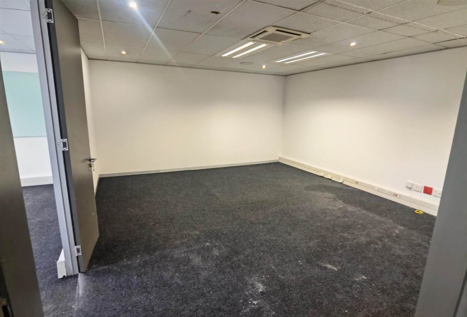 113  m² Commercial space in Lynnwood photo number 6