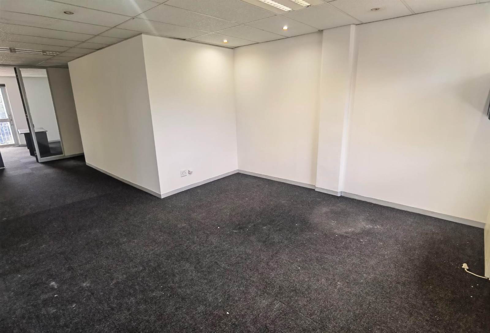 113  m² Commercial space in Lynnwood photo number 9