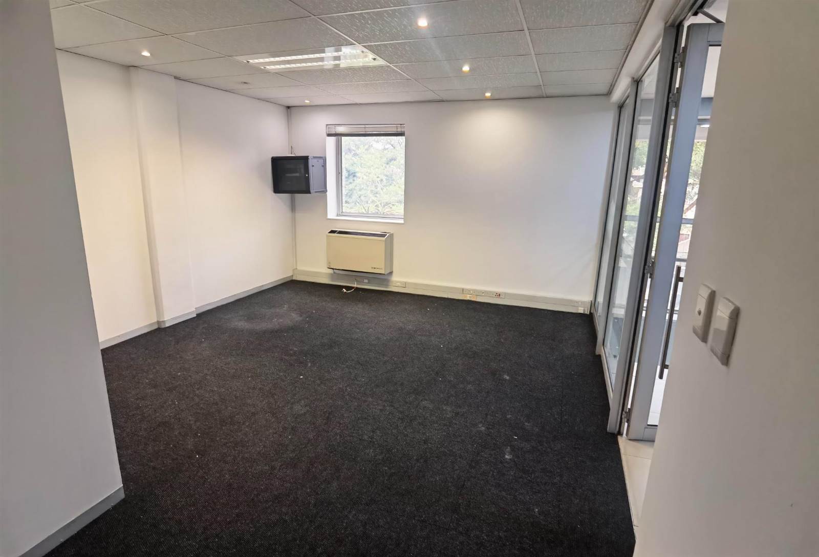 113  m² Commercial space in Lynnwood photo number 8
