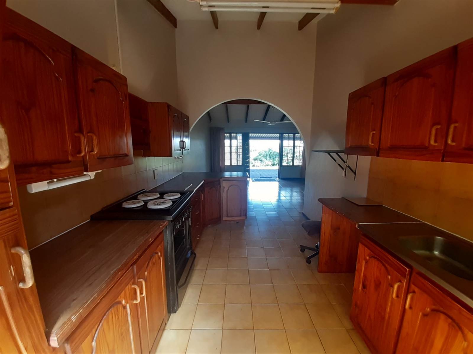 2 Bed Townhouse in Amanzimtoti photo number 2