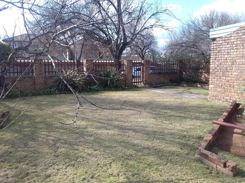 3 Bed Townhouse in Bronkhorstspruit photo number 3