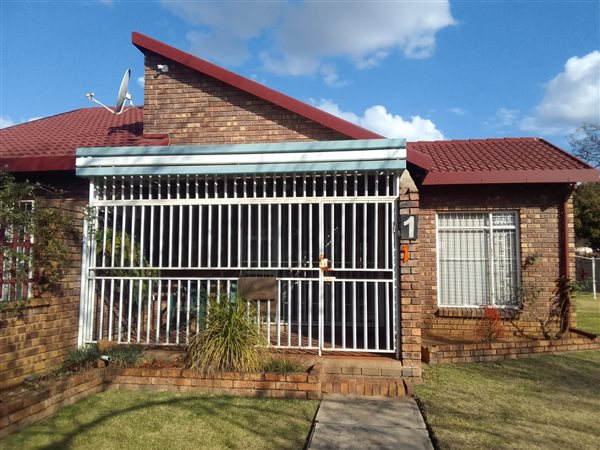 3 Bed Townhouse in Bronkhorstspruit