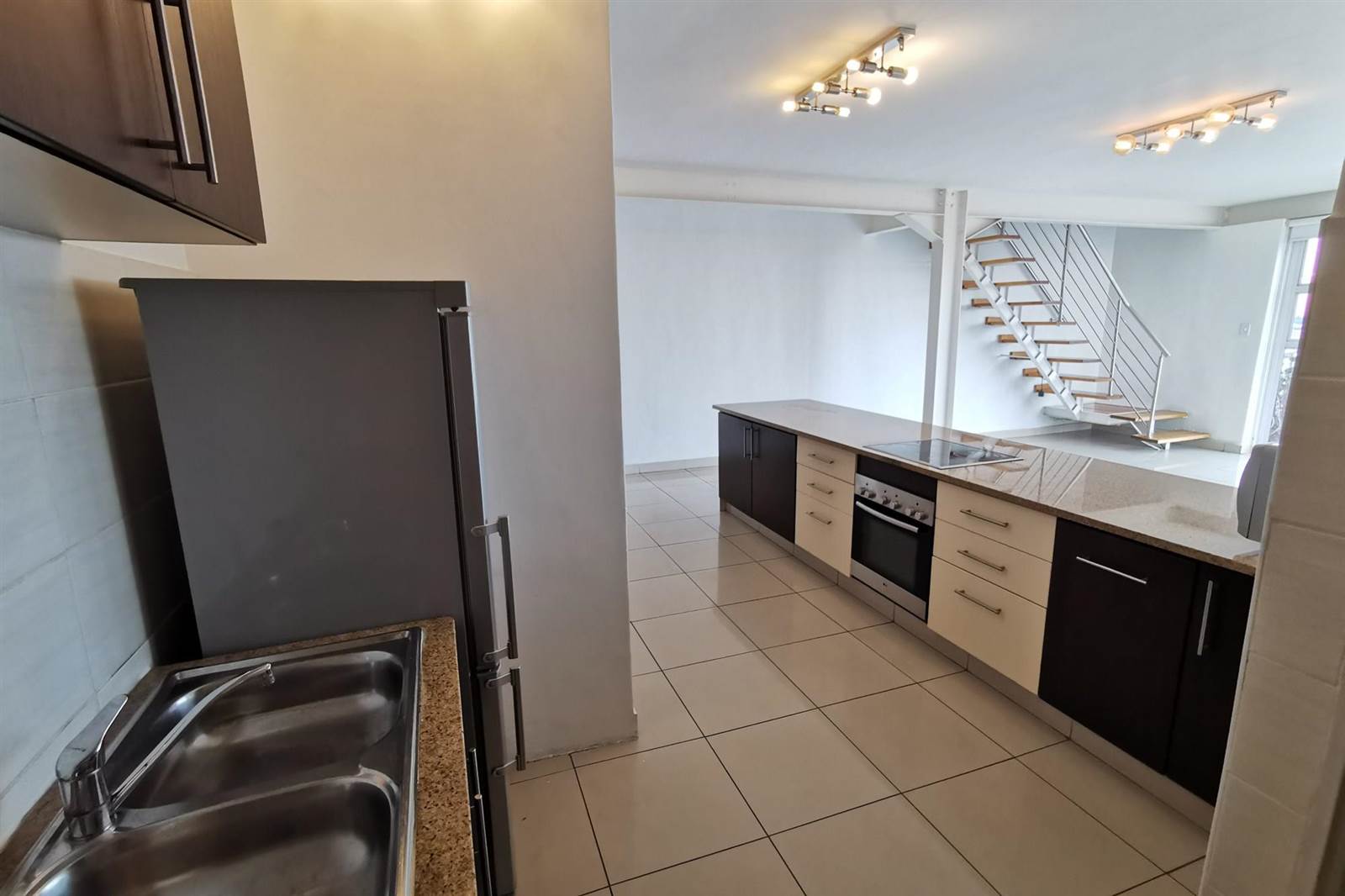 2 Bed Apartment in Braamfontein photo number 3