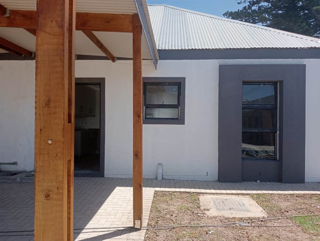 2 Bed House in Pacaltsdorp photo number 4
