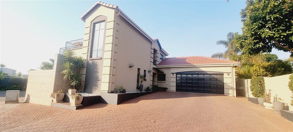 4 Bed House in Ormonde photo number 1