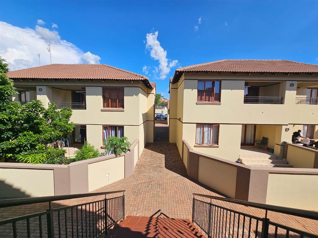 2 Bed Townhouse in Polokwane Central photo number 1