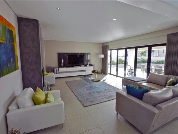 4 Bed House in Baronetcy Estate photo number 2