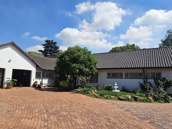 4 Bedroom House 4 Bedroom House