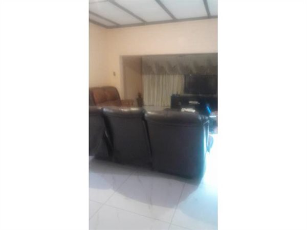 4 Bedroom House 4 Bedroom House