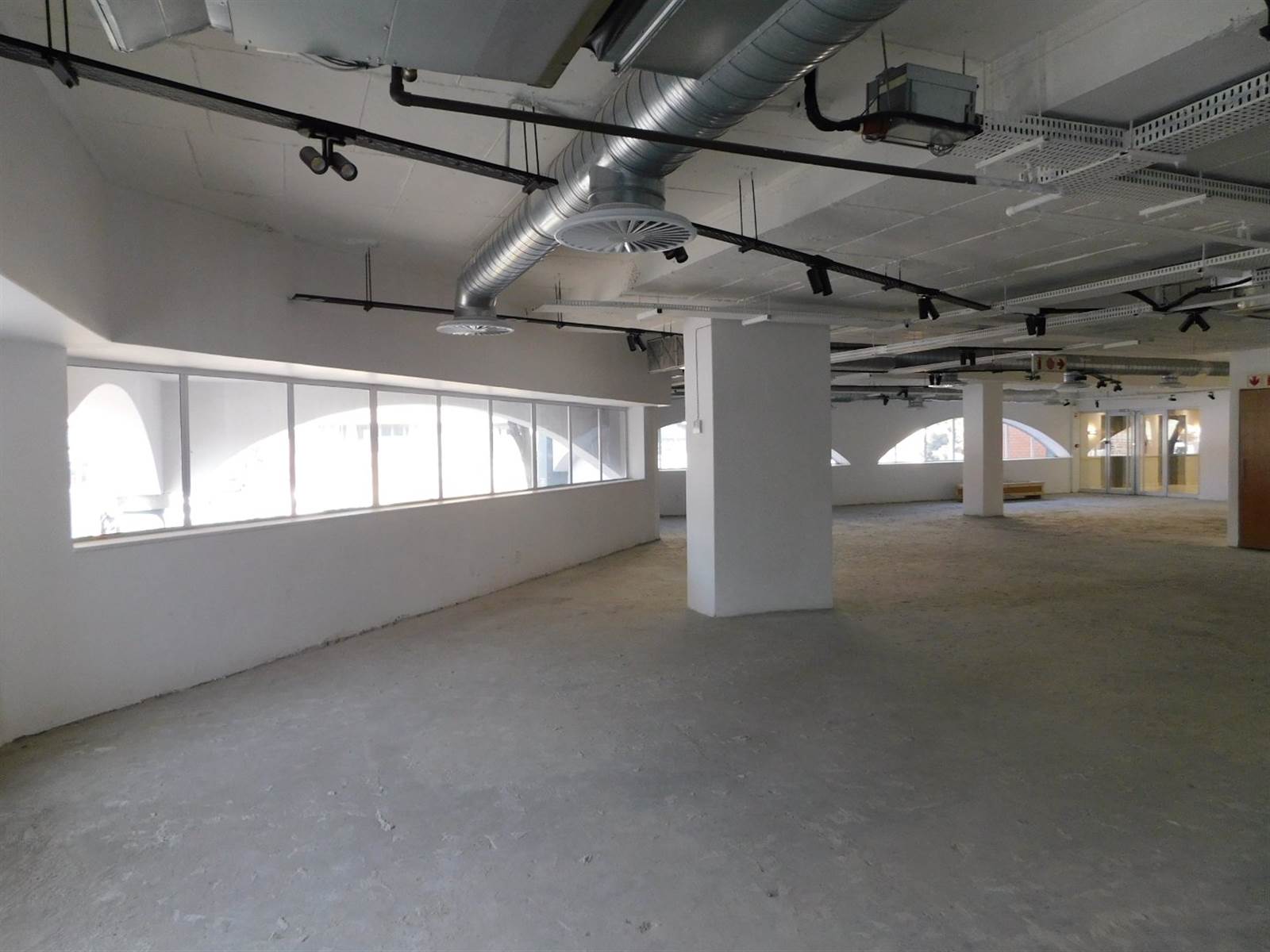 1110  m² Office Space in Rosebank photo number 14