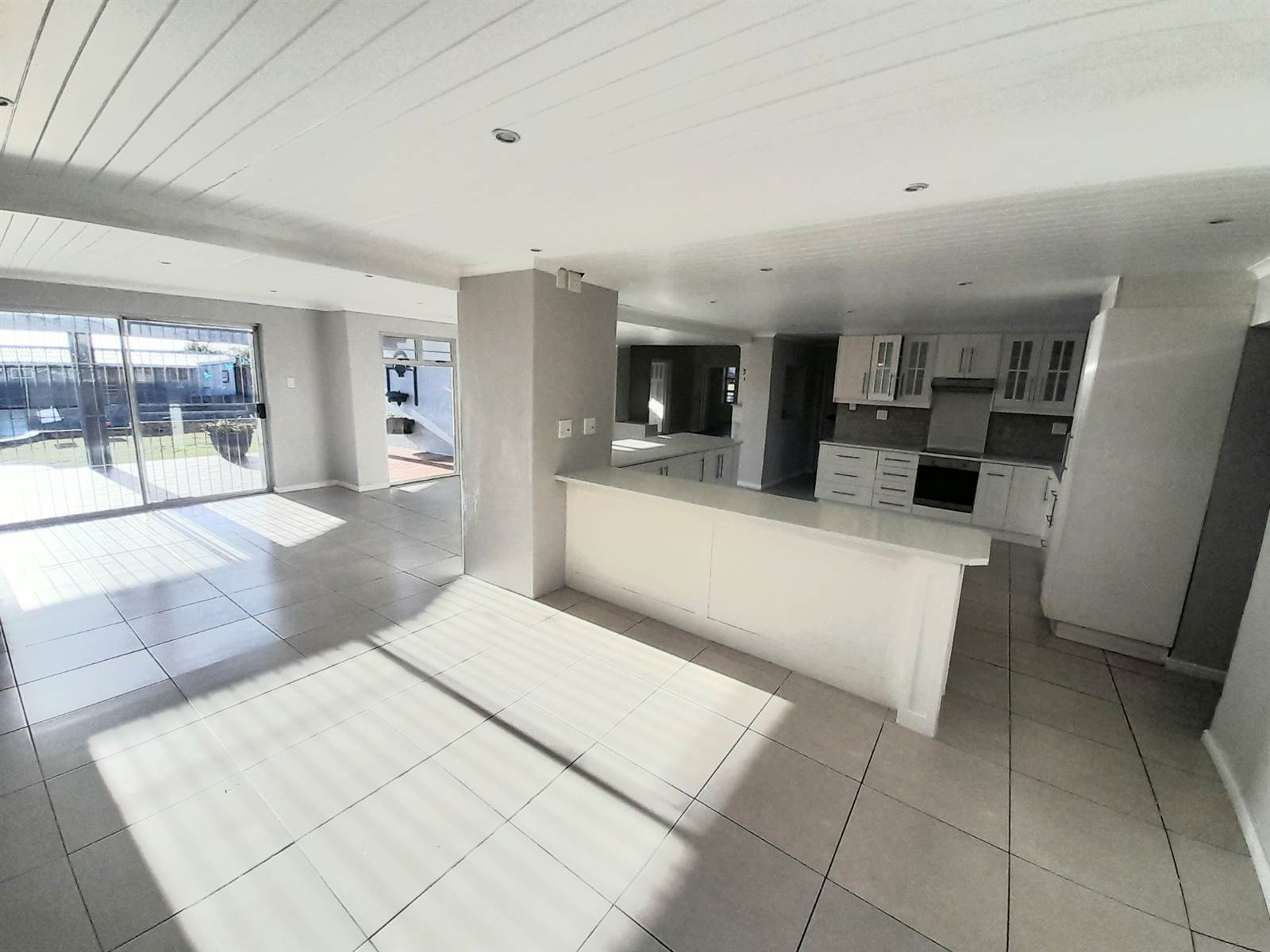 5 Bed House in Gansbaai and surrounds photo number 7