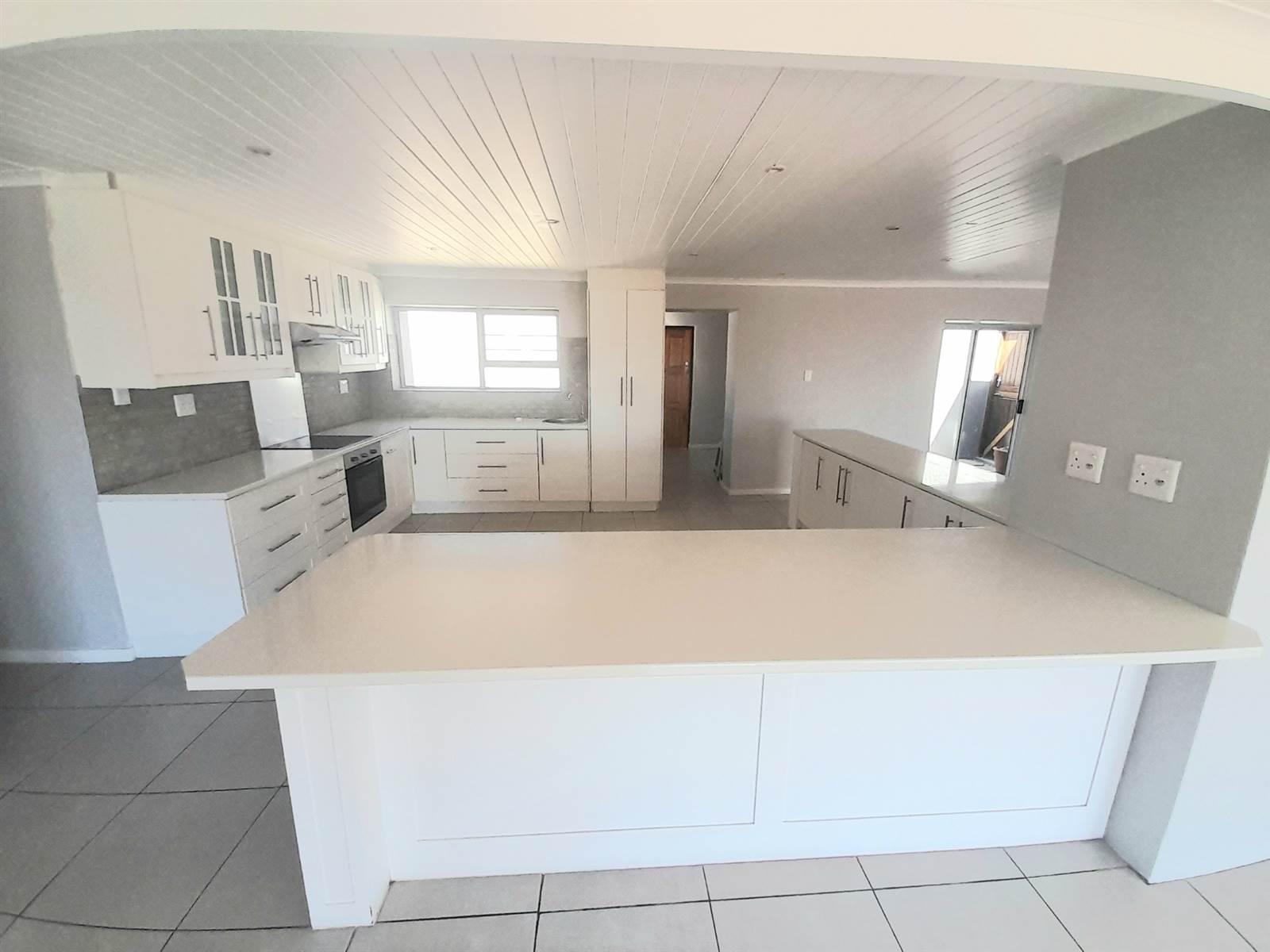 5 Bed House in Gansbaai and surrounds photo number 5