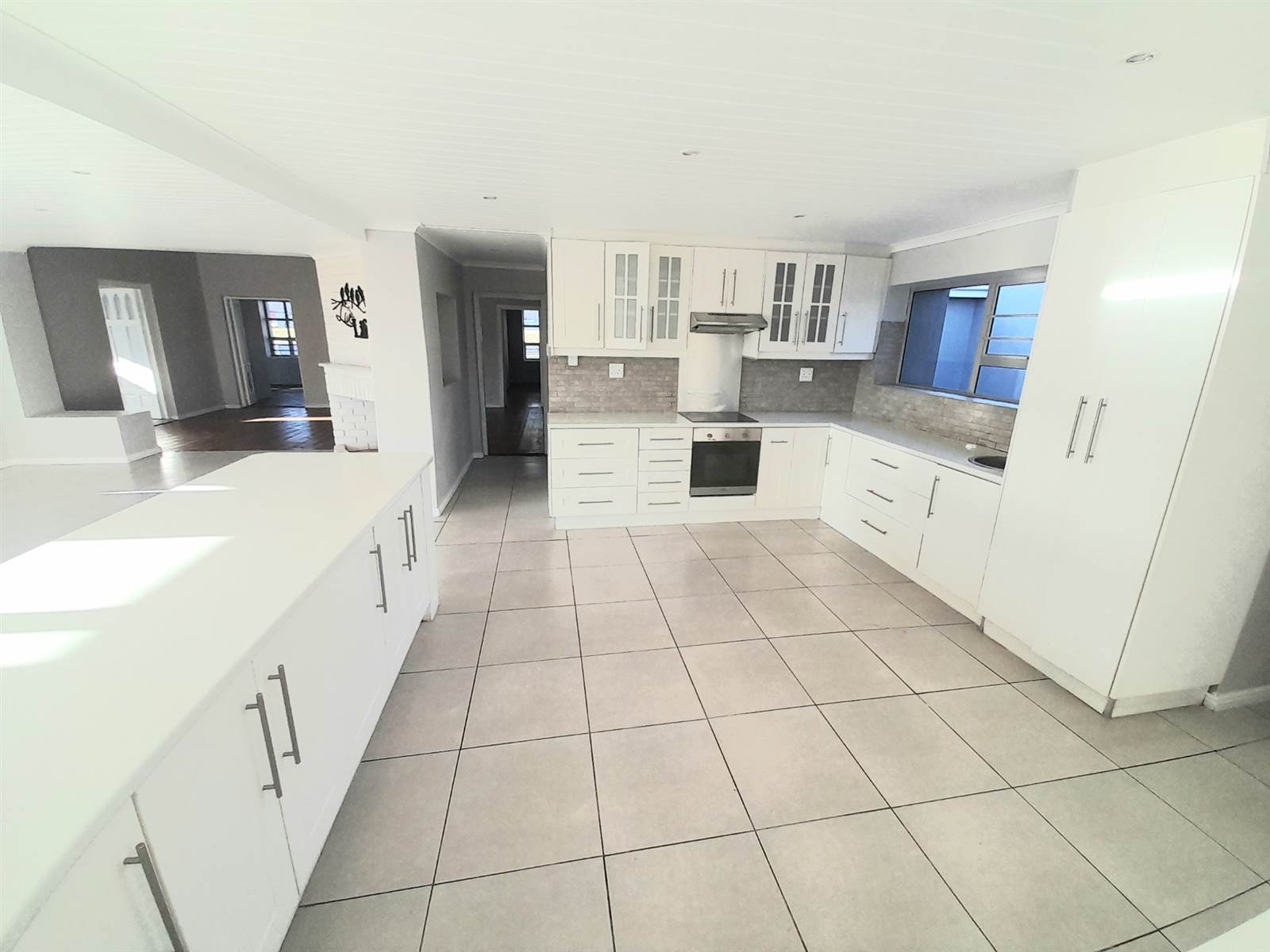 5 Bed House in Gansbaai and surrounds photo number 6