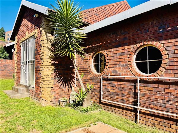 2 Bedroom Townhouse 2 Bedroom Townhouse