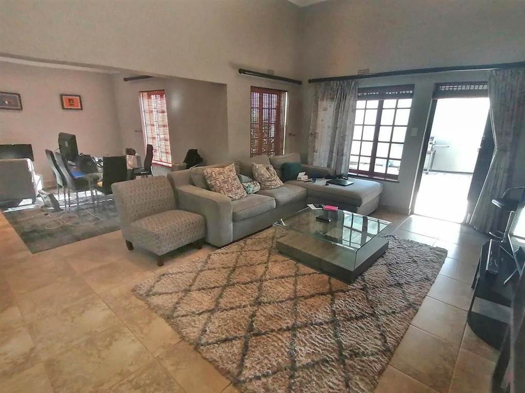 3 Bed Townhouse in Bryanston photo number 2