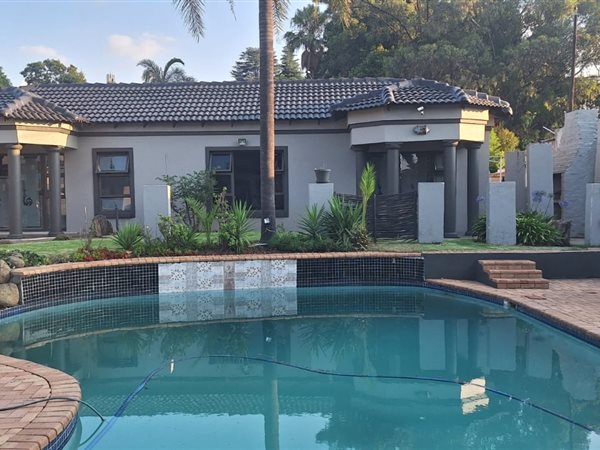 4 Bedroom House 4 Bedroom House