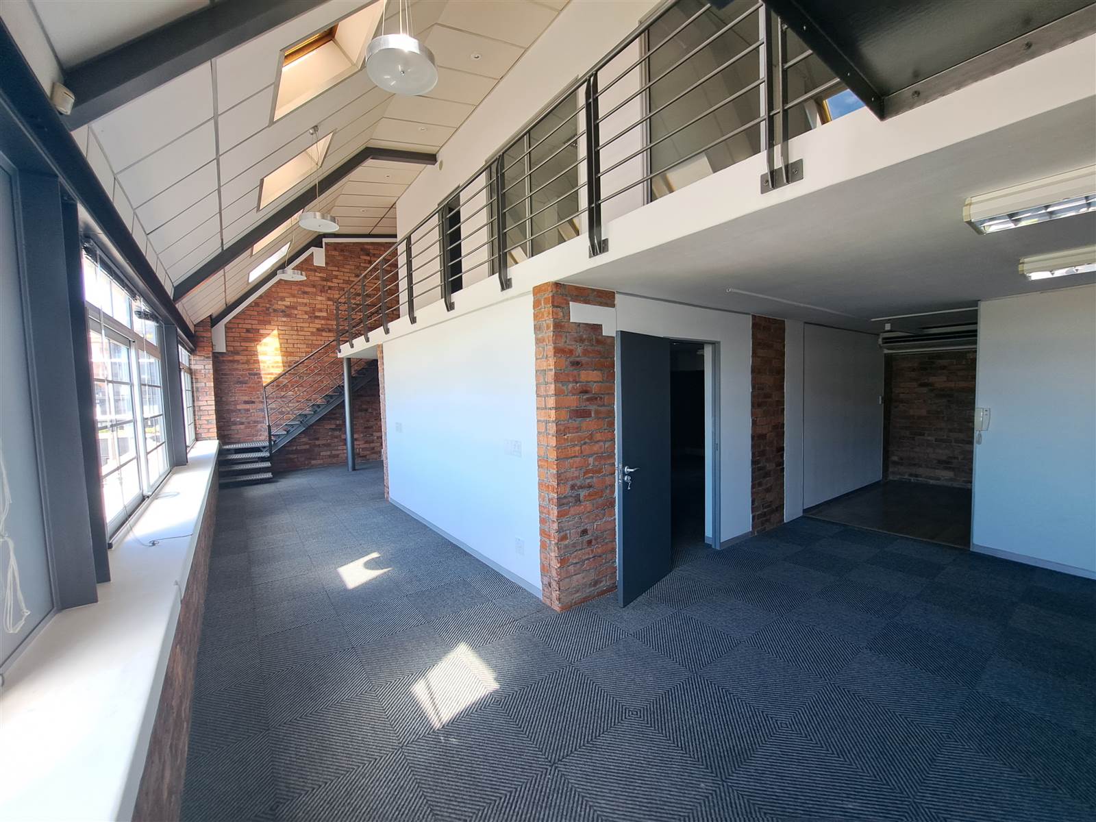 229  m² Commercial space in Green Point photo number 1