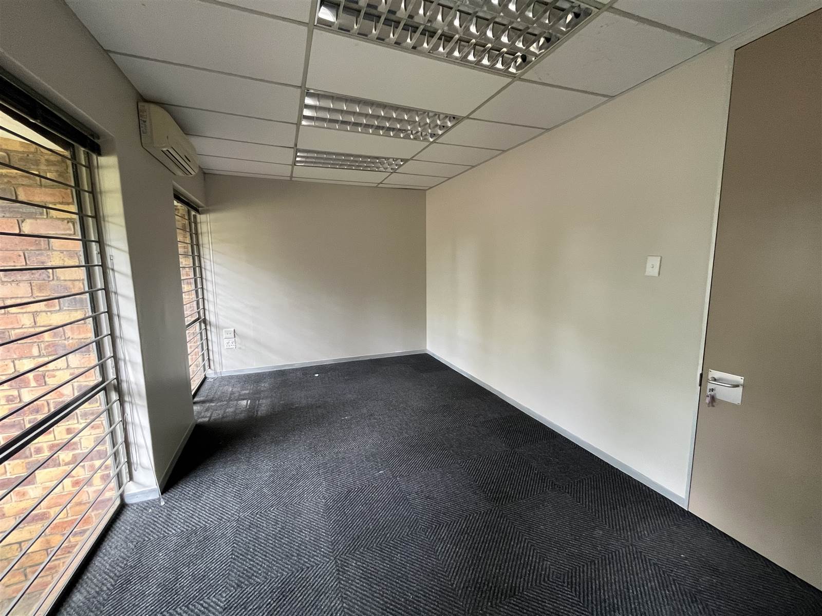 74  m² Commercial space in Woodmead photo number 4