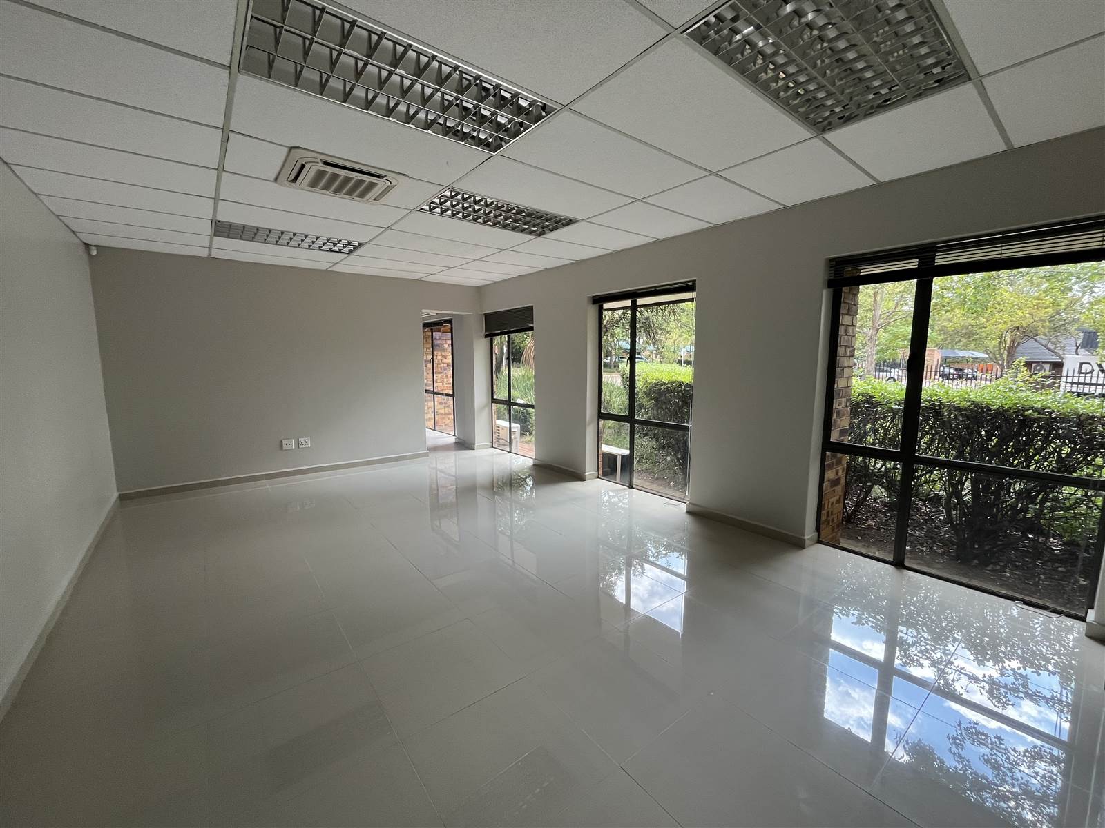 74  m² Commercial space in Woodmead photo number 2