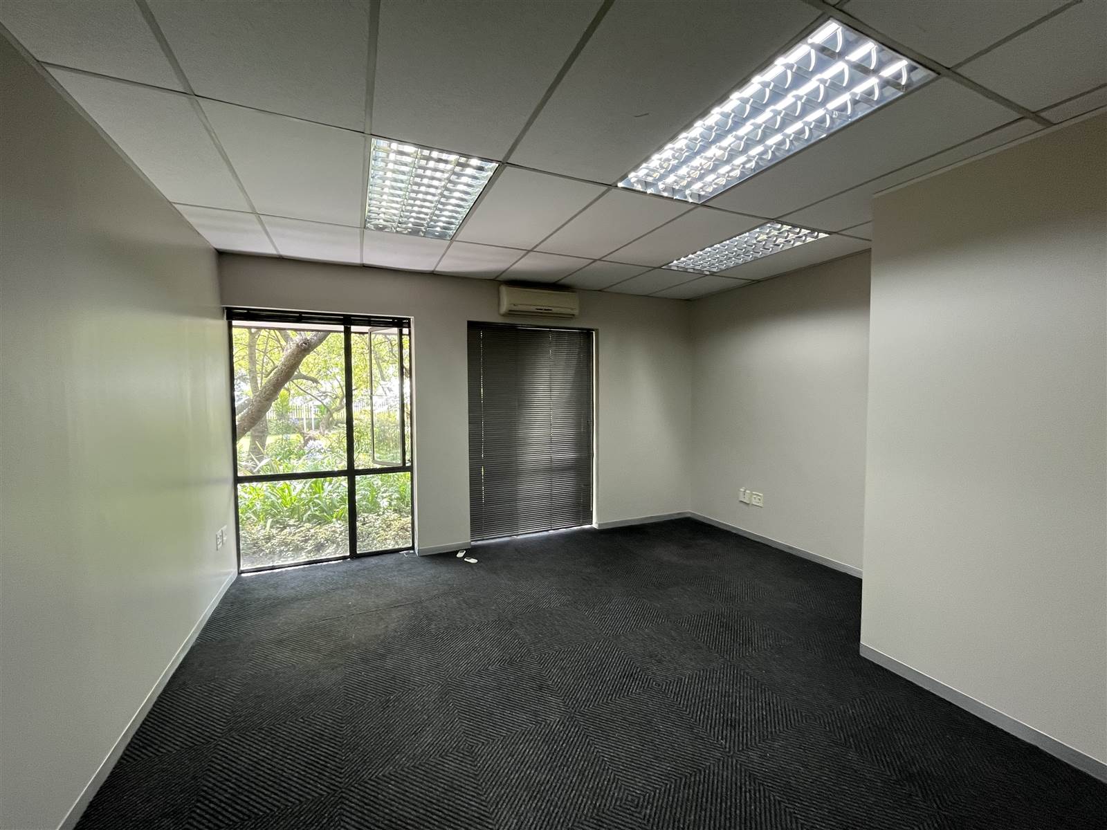74  m² Commercial space in Woodmead photo number 3