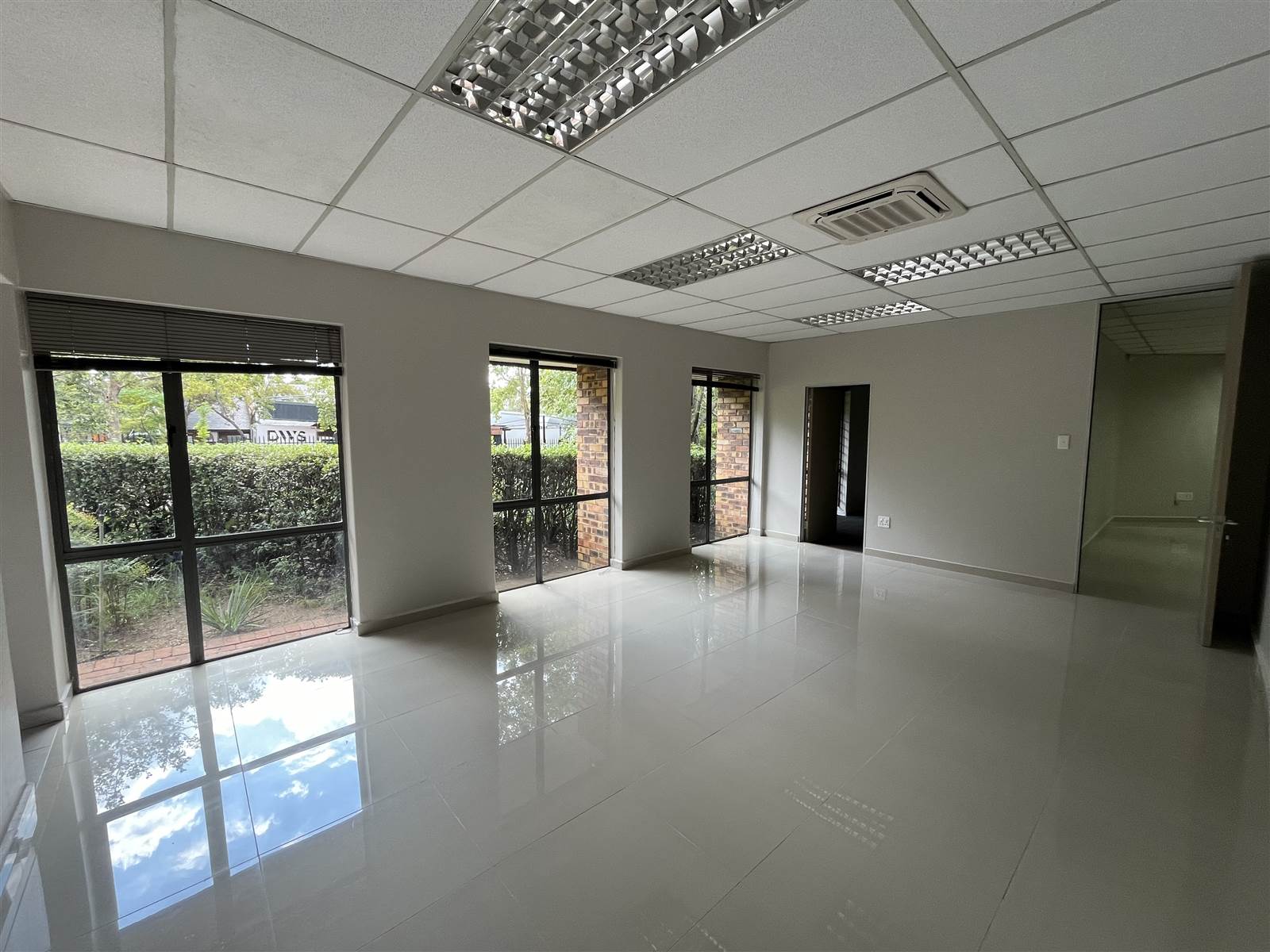 74  m² Commercial space in Woodmead photo number 1