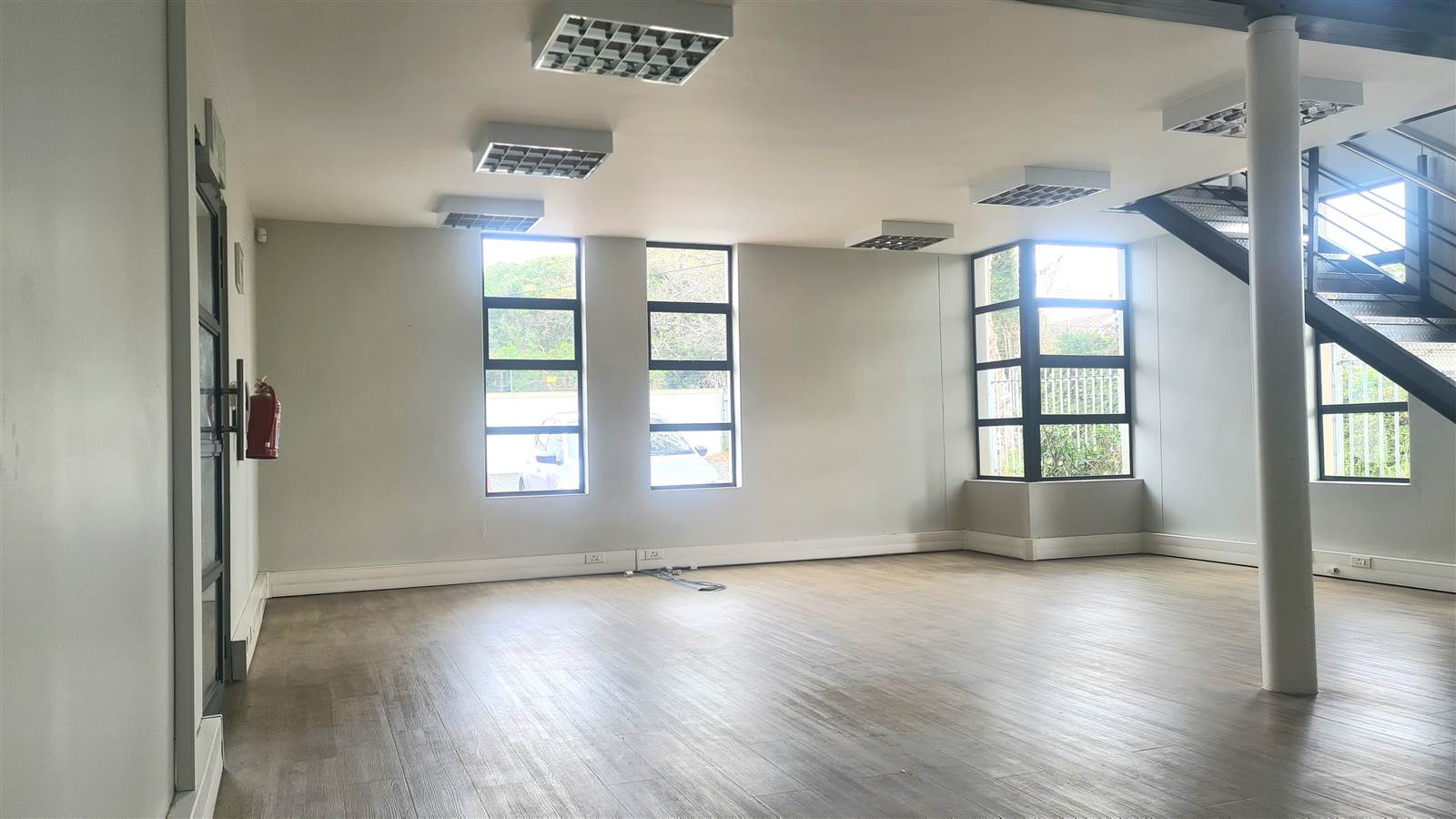 133  m² Commercial space in Kloof photo number 7