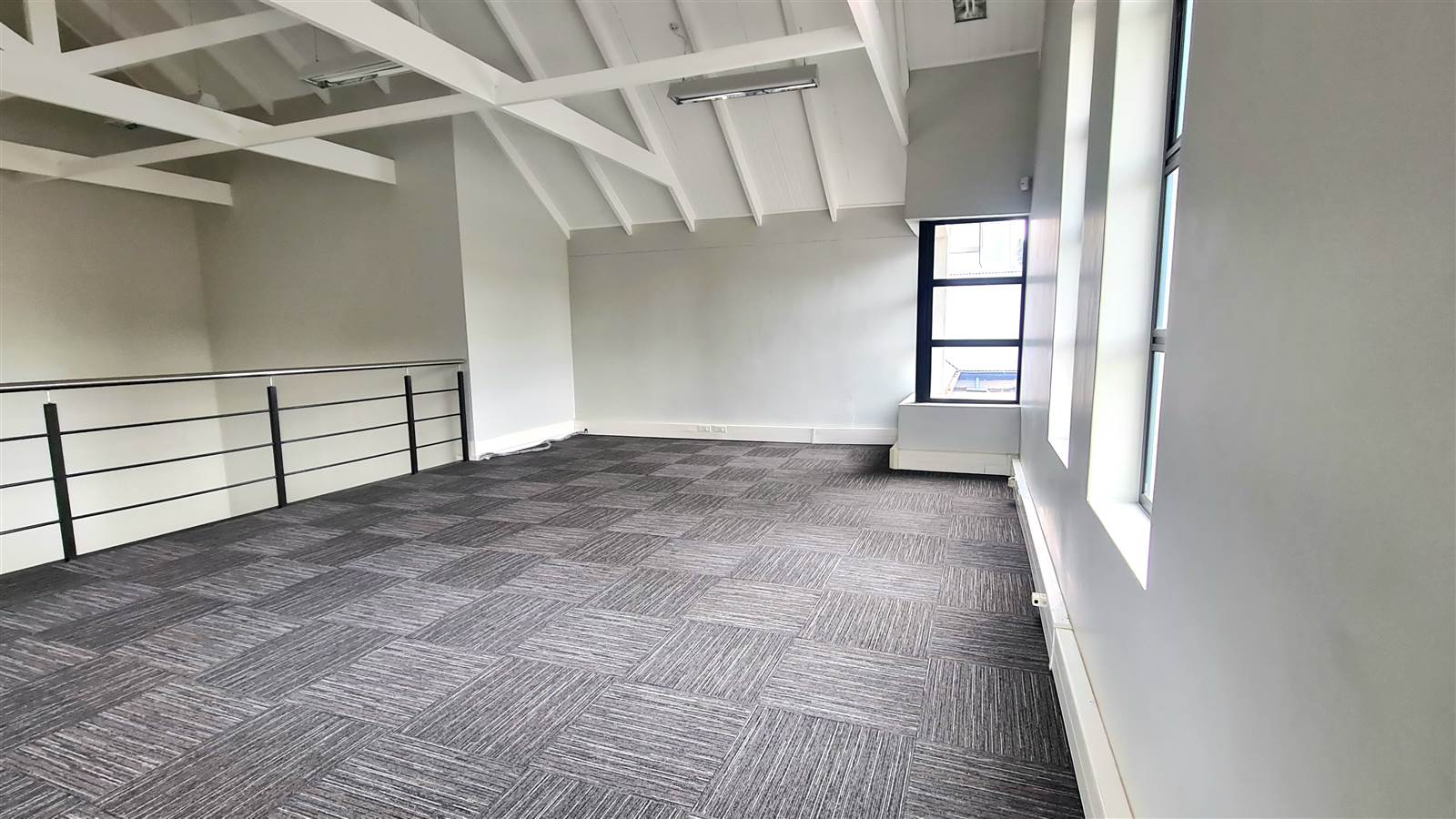 133  m² Commercial space in Kloof photo number 10