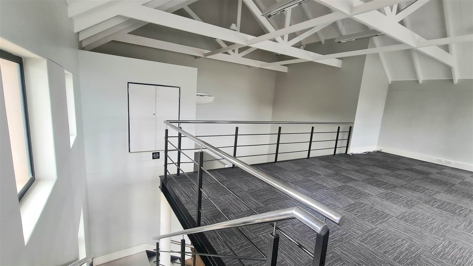 133  m² Commercial space in Kloof photo number 12