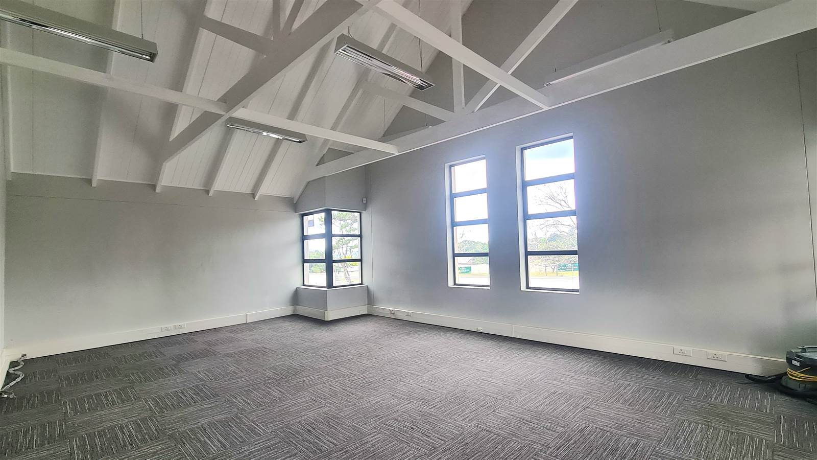 133  m² Commercial space in Kloof photo number 11