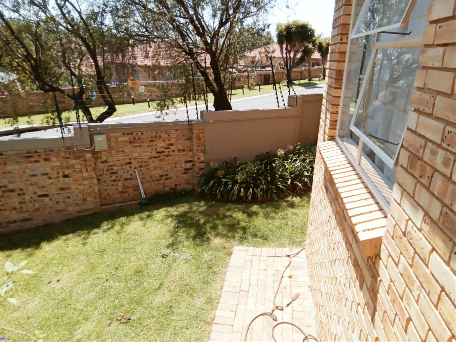 2 Bed Townhouse in Wilgeheuwel photo number 24