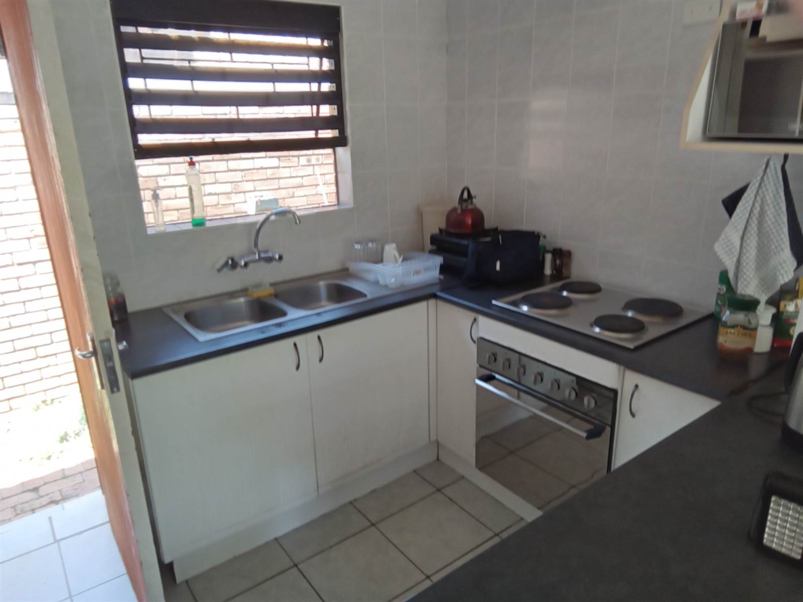 2 Bed Townhouse in Wilgeheuwel photo number 7