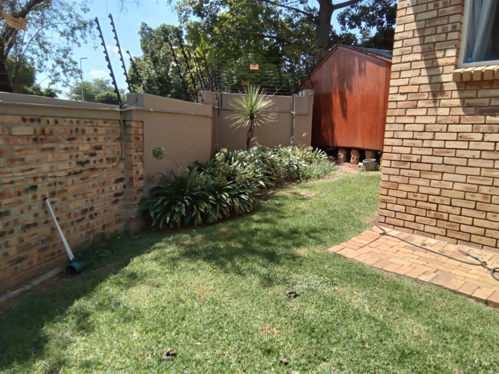 2 Bed Townhouse in Wilgeheuwel photo number 25