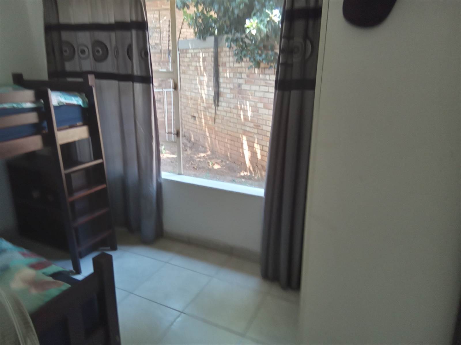 2 Bed Townhouse in Wilgeheuwel photo number 14