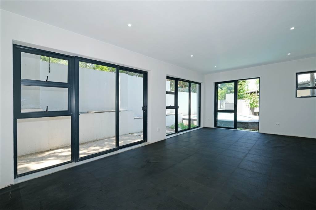 3 Bed Apartment in Bryanston photo number 18
