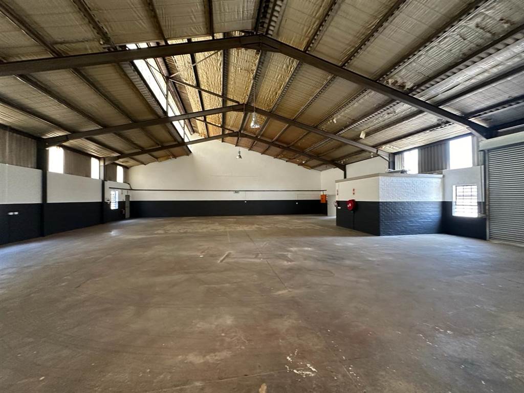 496  m² Industrial space in Triangle Farm photo number 11