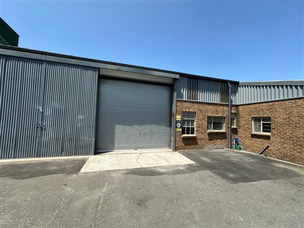 496  m² Industrial space in Triangle Farm