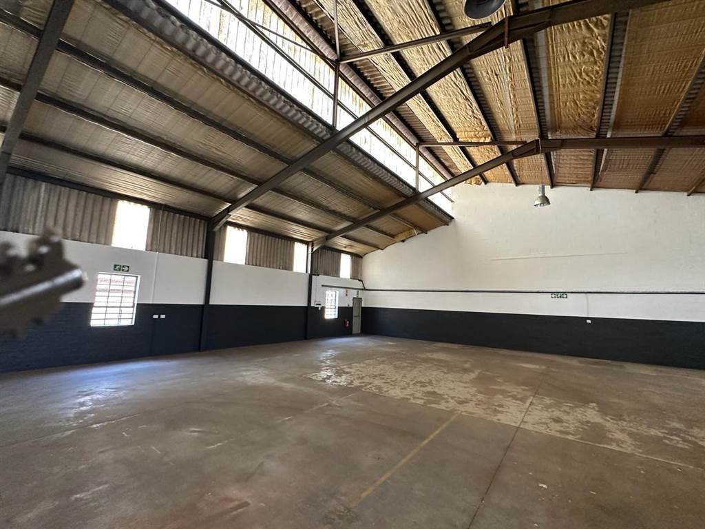496  m² Industrial space in Triangle Farm photo number 9
