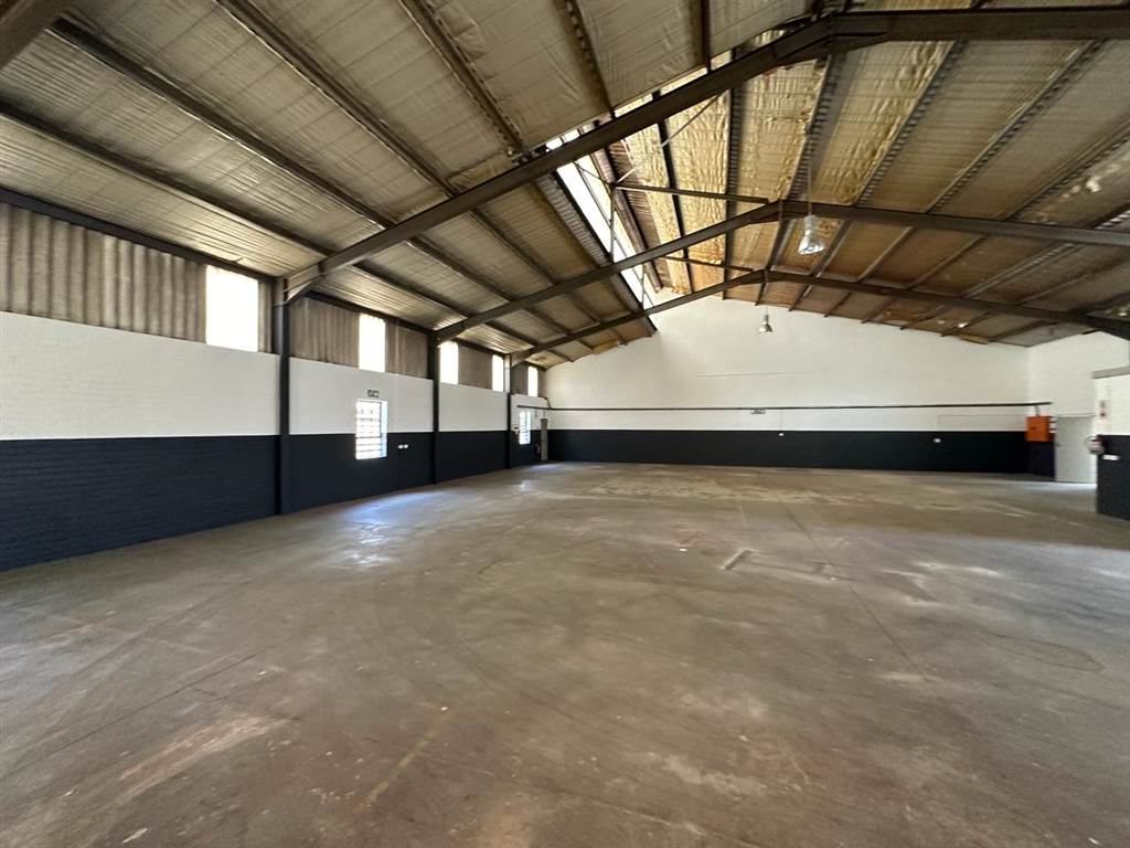 496  m² Industrial space in Triangle Farm photo number 14