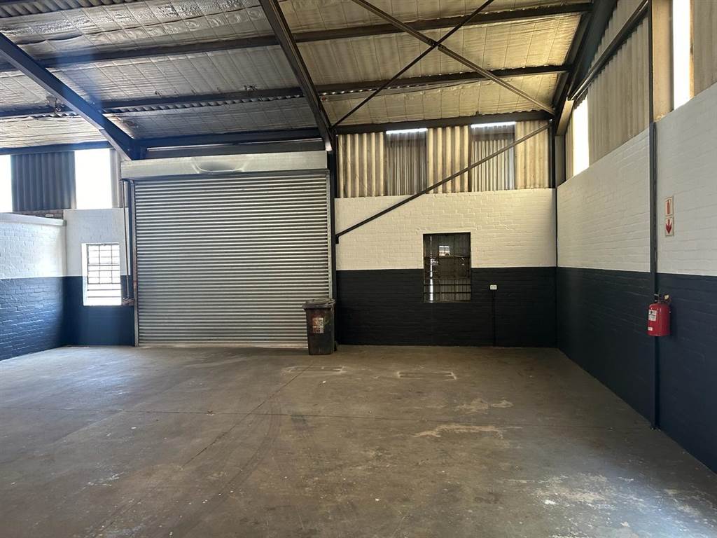 496  m² Industrial space in Triangle Farm photo number 10