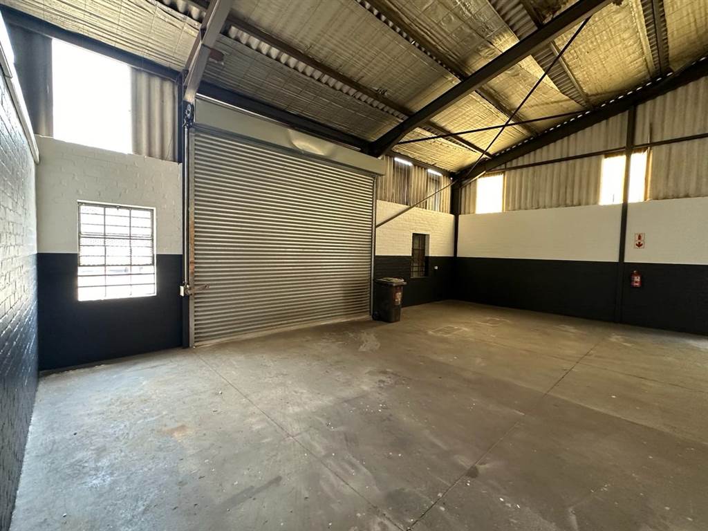 496  m² Industrial space in Triangle Farm photo number 6