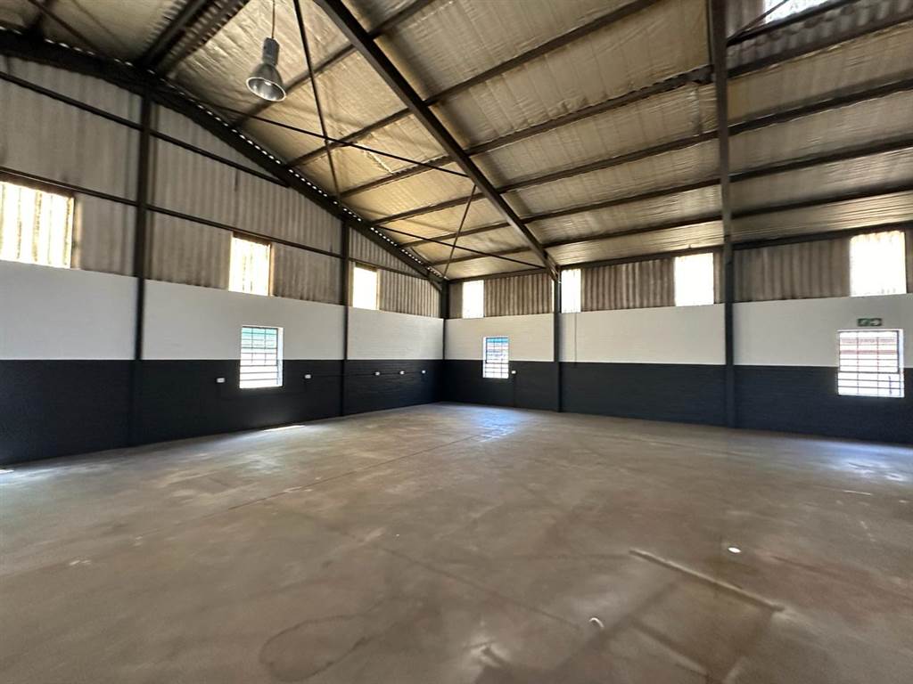 496  m² Industrial space in Triangle Farm photo number 8