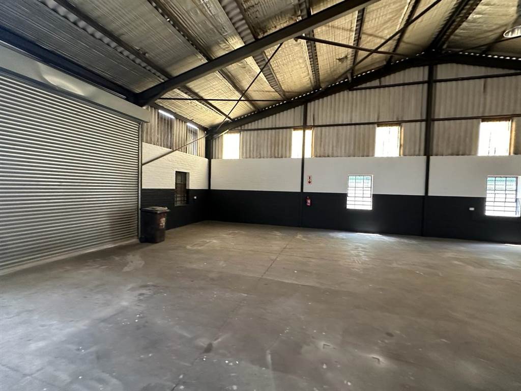 496  m² Industrial space in Triangle Farm photo number 5