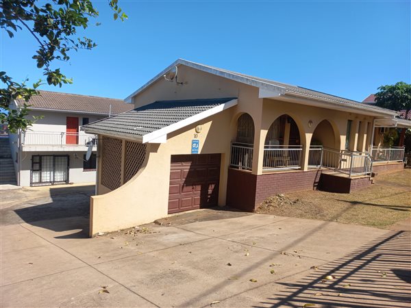 12 Bed House in Stanger Heights
