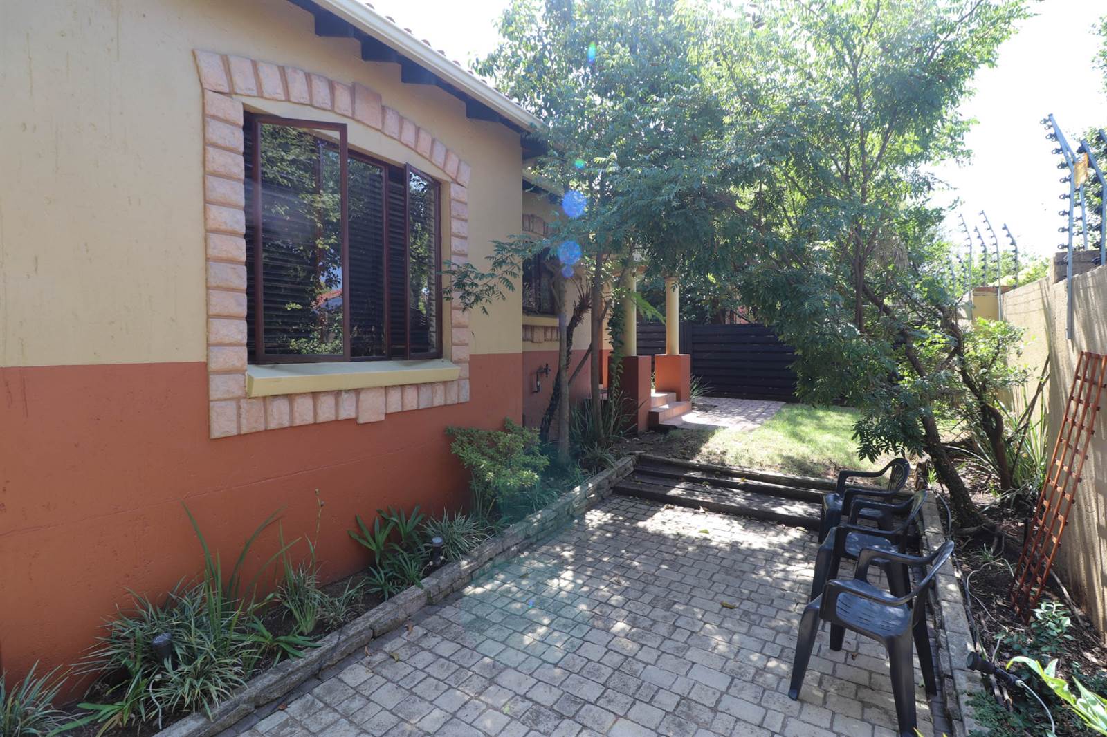 2 Bed Townhouse in Douglasdale photo number 21