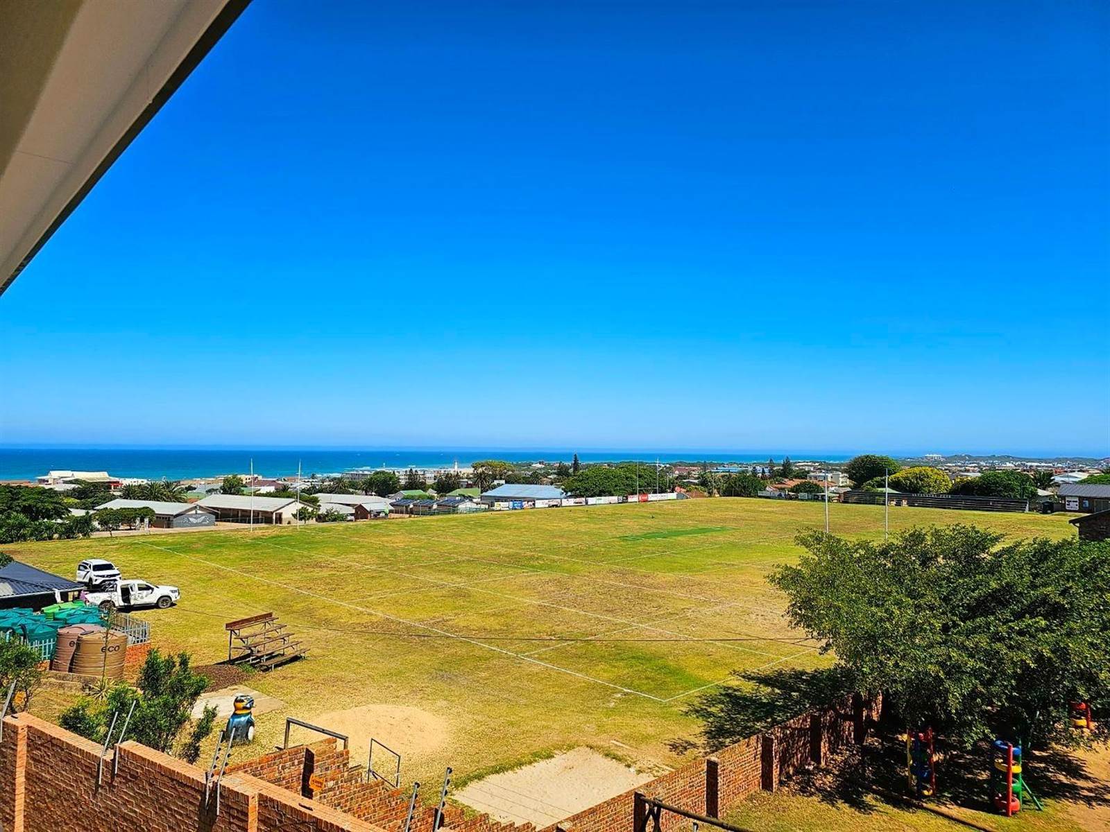 2 Bed Apartment in Jeffreys Bay photo number 23