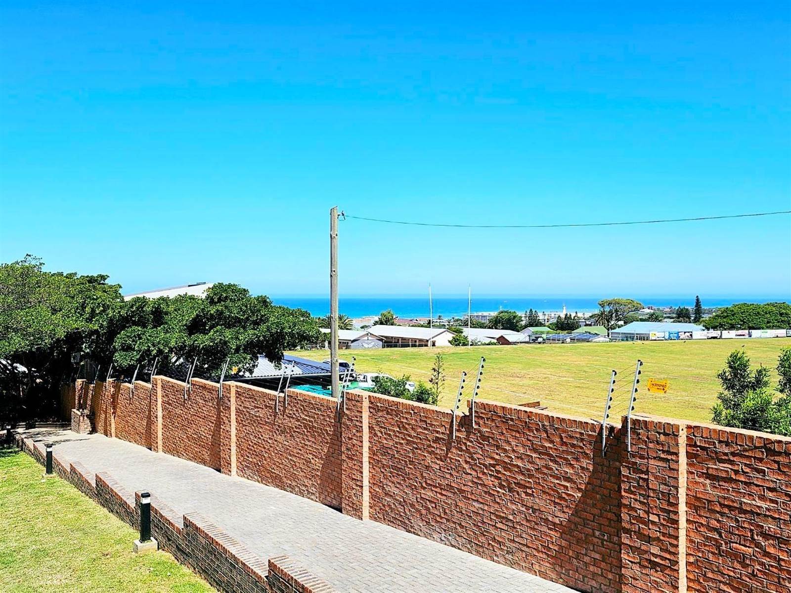 2 Bed Apartment in Jeffreys Bay photo number 25