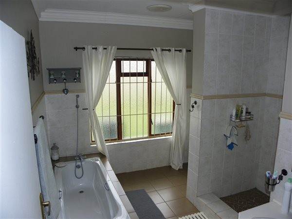 7.5 Bed House in Grootfontein Estate photo number 18
